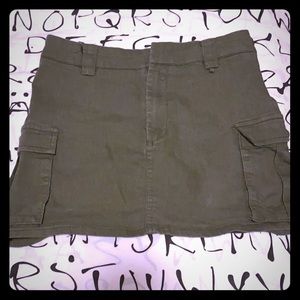 OLIVE GREEN MINI SKIRT !